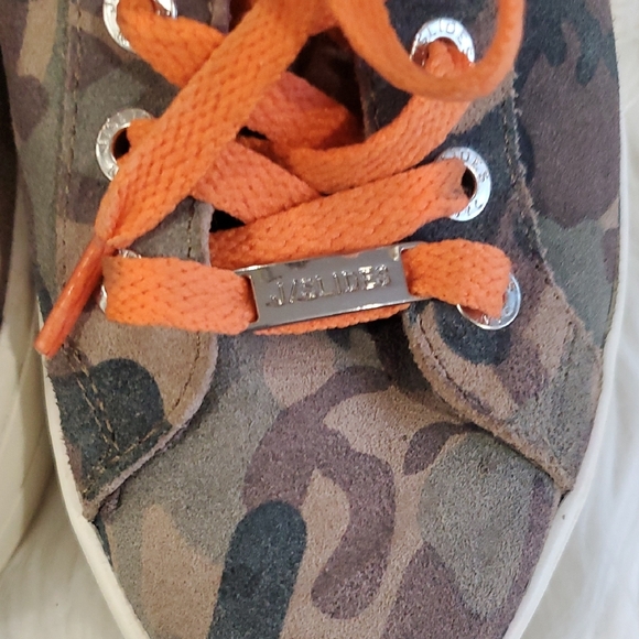 J Slides Camouflage Sneakers with Orange Laces - Picture 12 of 13
